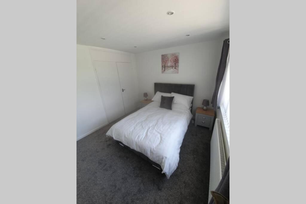 Entire House - Cheshire Oaks/Ellesmere Port Exteriör bild