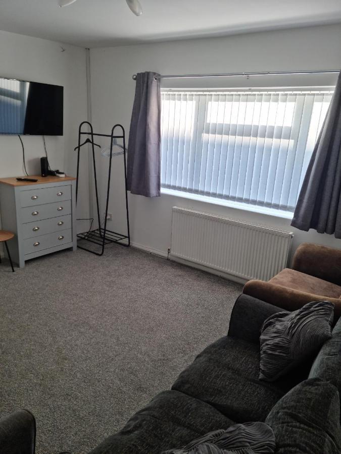Entire House - Cheshire Oaks/Ellesmere Port Exteriör bild